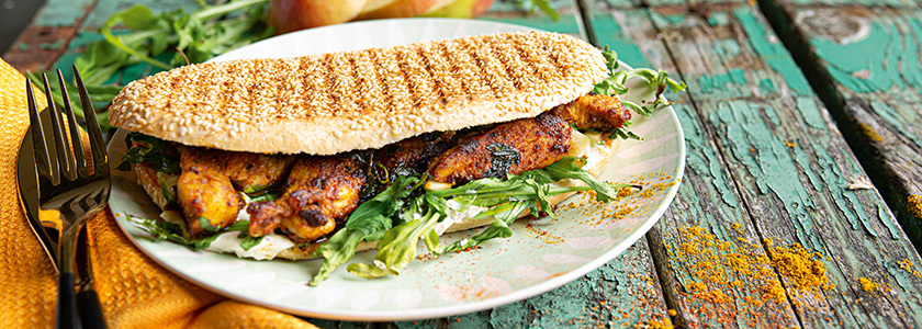 Panini indien au poulet tandoori et à la pomme
