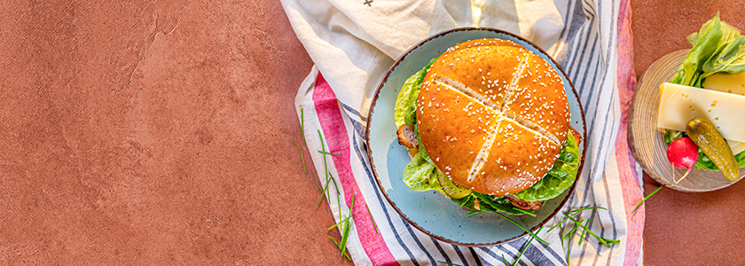 Burger bretzel à la poitrine de porc grillée