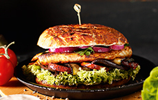 OMG Burger aux légumes grillés et steak de poulet