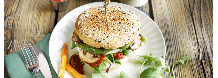 Burger oriental aux légumes grillés et roquette