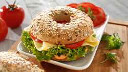 Assortiment de bagels, tranchés