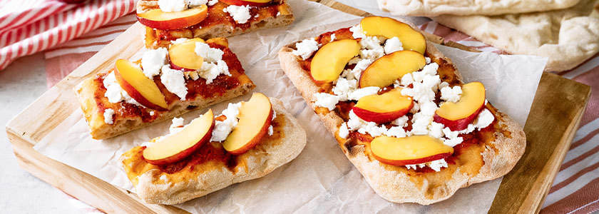Pinsa au fromage de chèvre et aux nectarines
