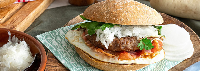 Burger au seigle avec salade de chou