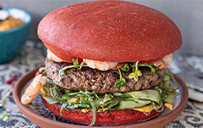 Burger Surf'n'Turf à la viande hachée de bœuf  et aux crevettes