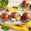 Mini burger bretzel brioché tranché, cuit - 2