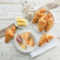 Croissant au jambon et au fromage - 2