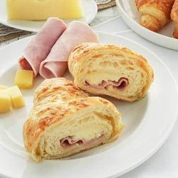 Croissant au jambon et au fromage
